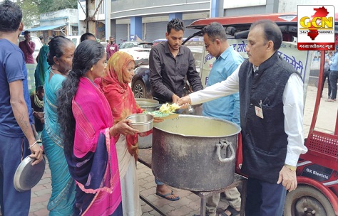 नैतिक जिम्मेदारी निभाते हुए संस्था अवाम ए हिन्द ने सैकड़ों निर्धन, जरूरतमंदो को नि: शुल्क स्वादिष्ट भोजन मुहैया कराया