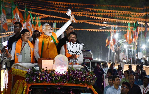 प्रधानमंत्री नरेंद्र मोदी ने मप्र के सागर और हरदा में किया रोड शो
