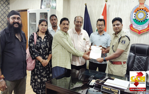 शहर में बढ़ती अपराधिक गतिविधियों पर अंकुश लगाने बाबत, संस्था अवाम ए हिन्द सोशल वेलफेयर कमेटी ने एस.एस.पी. और अति. पुलिस अधीक्षक को सौंपा ज्ञापन