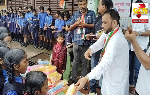 संस्था, अवाम ए हिन्द ने ध्वजारोहण कर छात्र-छात्राओं को लेखन सामग्री देकर किया प्रोत्साहित तथा सुपोषण अभियान के 1600 वाँ दिन पूर्ण कर जरूरतमंदों को पौष्टिक भोजन व फलों व मिष्ठान वितरण : मो. सज्जाद खान, संस्थापक