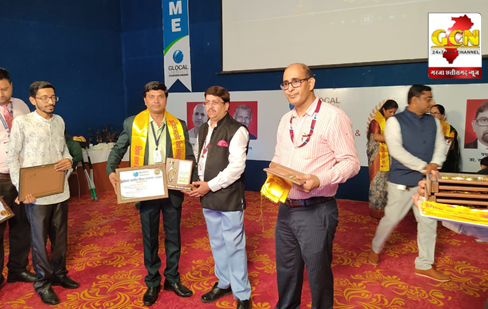 शिक्षक शरद कुमार शिववेदी को  शिक्षा रत्न से सम्मान किया गया 