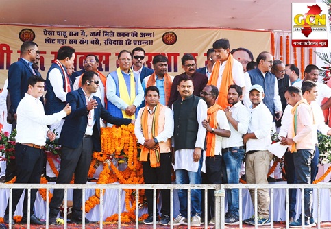 मुख्यमंत्री विष्णु देव साय का झलप हेलीपैड में आत्मीय स्वागत