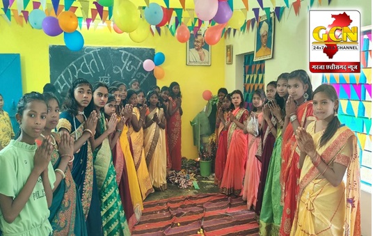 मातृ-पितृ पूजन दिवस में बच्चों ने मां-पिता के पखारे पांव की पूजा, छलक आए आंखों में आंसू