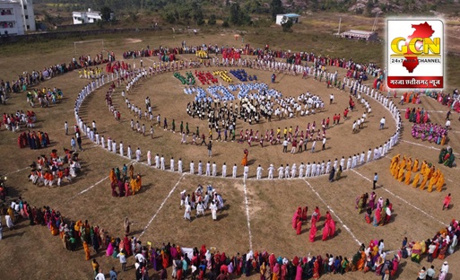 शत-प्रतिशत मतदान के लिए छात्रों ने मानव श्रृंखला बनाकर मतदाताओं को दिये संदेश