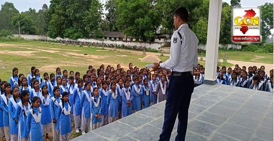 सजग सूरजपुर अभियान के तहत यातायात पुलिस ने स्कूली बच्चों को सड़क सुरक्षा से जुड़े नियमों की दी जानकारी