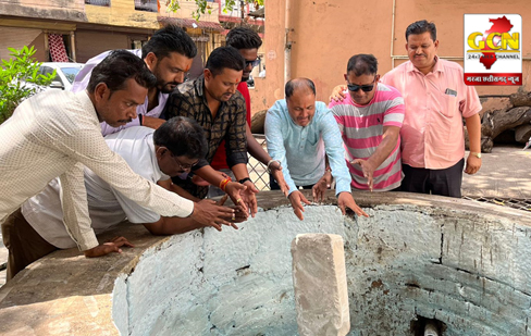 शताब्दी वर्षों पुराना कुआँ में मिला पानी का स्रोत, कुआँ सफाई कार्य पूर्ण, लबालब भर गया कुआँ.. शताब्दी वर्षों पुराना कुआँ में मिला पानी का स्रोत, कुआँ सफाई कार्य पूर्ण, लबालब भर गया कुआँ..
