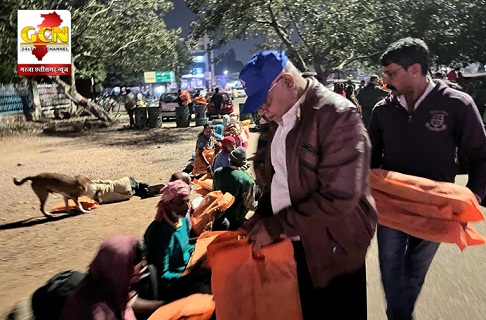 ठिठुरती ठंड से बचने के लिए जरूरतमंदों को कम्बल वितरण ठिठुरती ठंड से बचने के लिए जरूरतमंदों को कम्बल वितरण