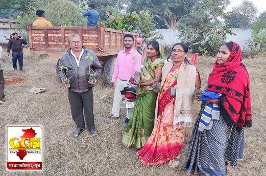 विकसित भारत संकल्प यात्रा के तहत विभिन्न स्थानों में किया जा रहा है वृक्षारोपण