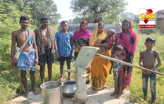 प्रेमनगर पण्डो, धनुहार बस्ती में ग्रामीण पेय जल के लिए नाला, ढोढ़ी में थे आश्रित, सूचना पर जनपद सीईओ ने तत्काल कराया मरम्मत