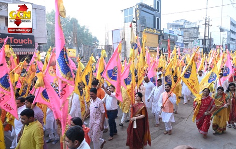 हजारों धर्म प्रेमियों ने उठाया निशान, हजारों धर्म प्रेमियों ने उठाया निशान,