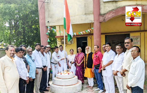 प्रेस क्लब ने हर्षोल्लास से मनाया आजादी का पर्व, हुआ ध्वजारोहण 