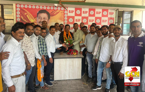 मनवा कुर्मी समाज पाटन राज के पदाधिकारियों ने दी नवनिर्वाचित सांसद विजय बघेल को बधाई मनवा कुर्मी समाज पाटन राज के पदाधिकारियों ने दी नवनिर्वाचित सांसद विजय बघेल को बधाई