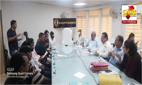 कोल मुख्यालय के घेराव के बाद अधिकारियों ने की वार्ता, किसान सभा ने दी आर्थिक नाकाबंदी करने की चेतावनी.