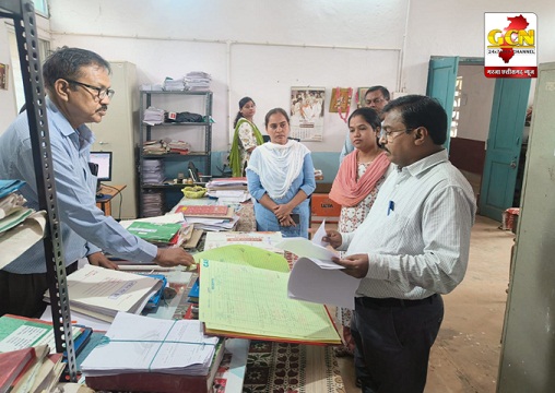 संभागायुक्त श्री कावरे ने किया छुईखदान तहसील का औचक निरीक्षण... संभागायुक्त श्री कावरे ने किया छुईखदान तहसील का औचक निरीक्षण...
